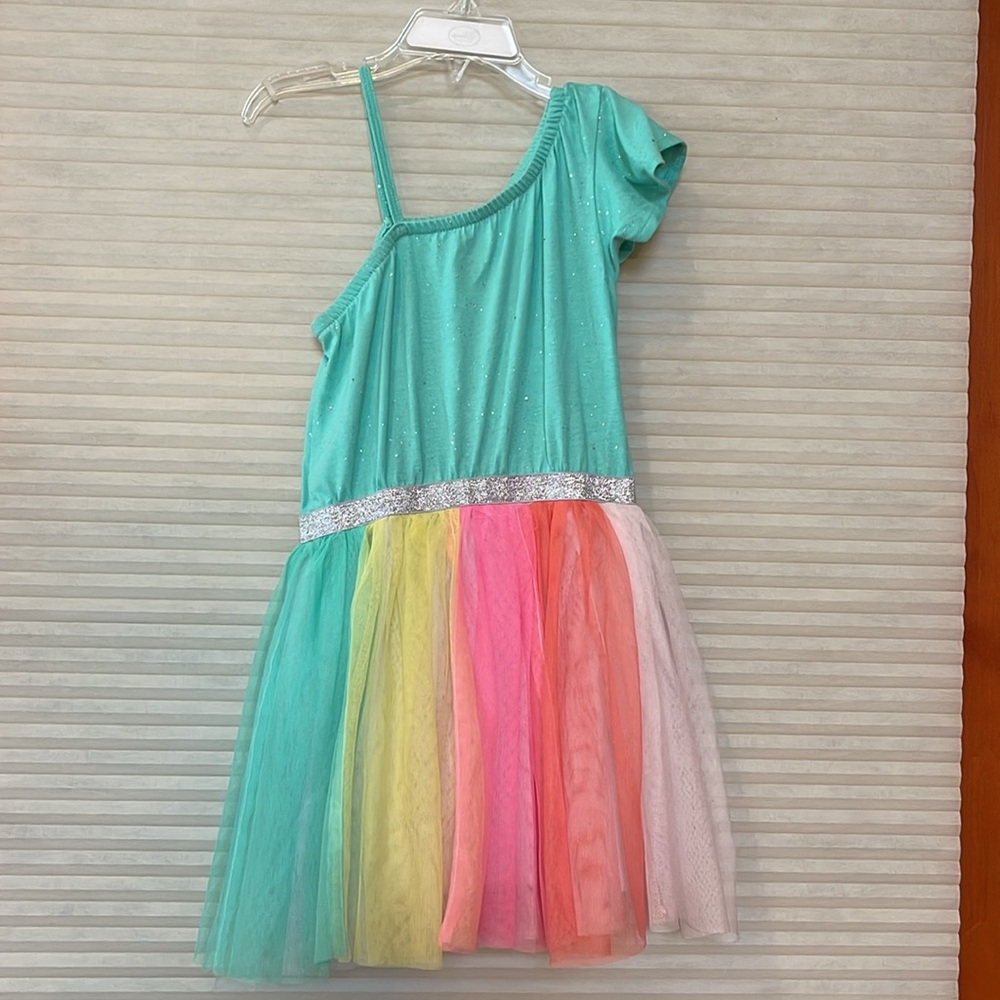 Bundle of four child outfits 3 dresses 1 romper size 4T-5 - Picture 14 of 15